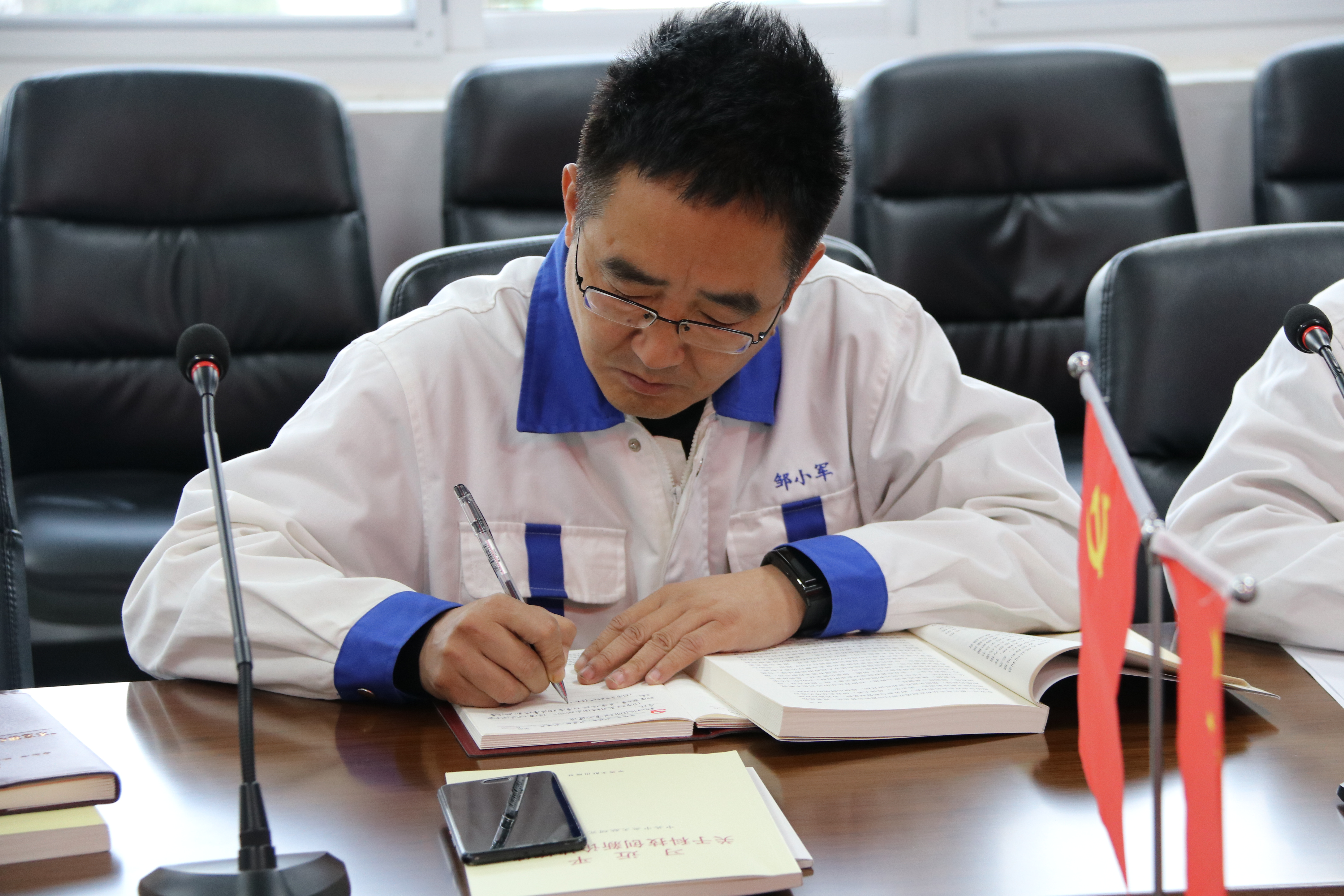 邹小军工作照.jpg