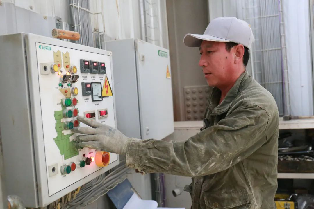 王洪波.png 王洪波.png