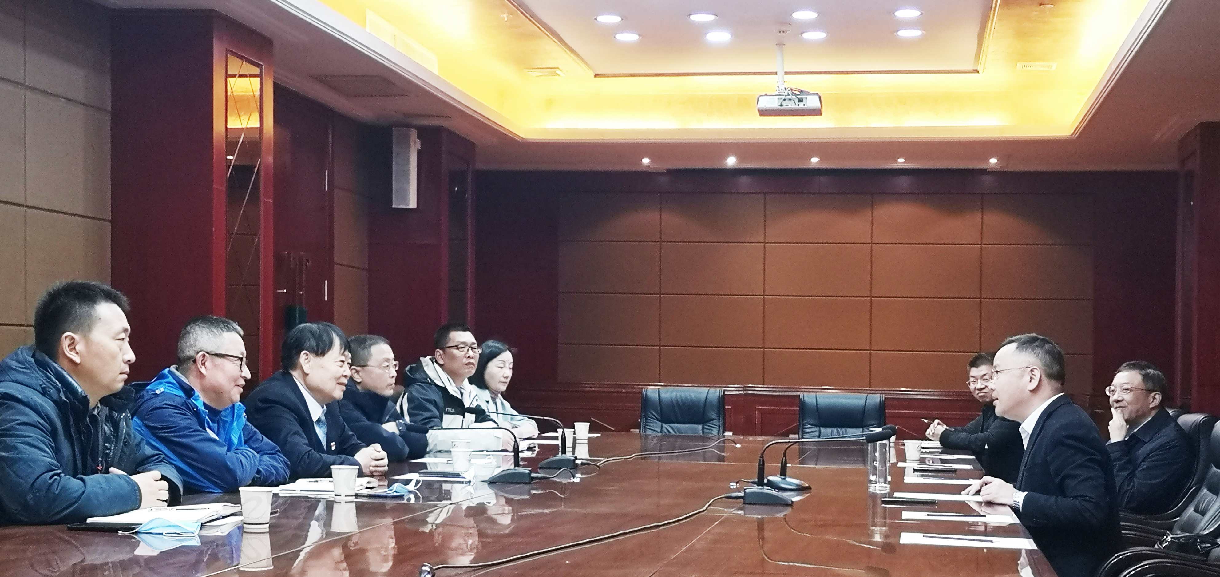 张总与市长会谈照片.jpg